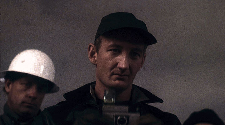 Robert Englund in DEAD & BURIED